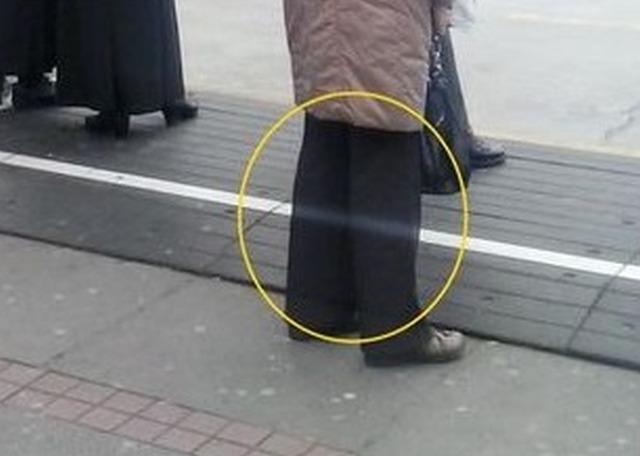 Женщина с «призрачными ногами» обнаружена на фотографии обычной автобусной остановки в Хорватии 18 17974713