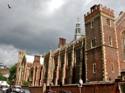 В здании Lincoln's Inn гуляют призраки жестоко казненных людей и огромной птицы-убийцы 24 52402052
