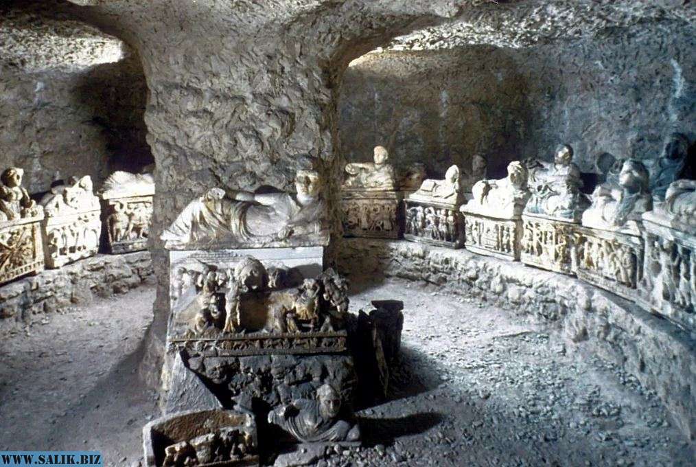         Гробница Ингирами - впечатляющее этрусское захоронение с 53 алебастровыми урнами				            