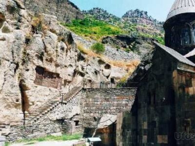 Гегард - храм копья судьбы в Армении 21 89744774