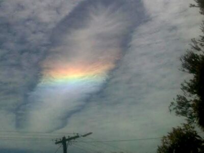 Koketlivyj NLO spryatalsya v oblakah