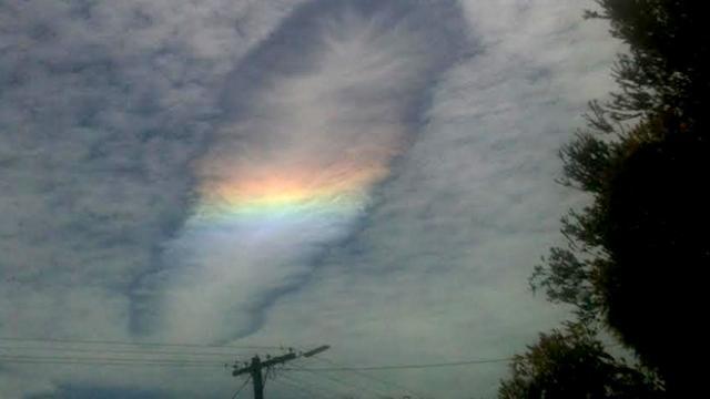 Странный объект НЛО спрятался в облаках (фото) 18 Koketlivyj NLO spryatalsya v oblakah