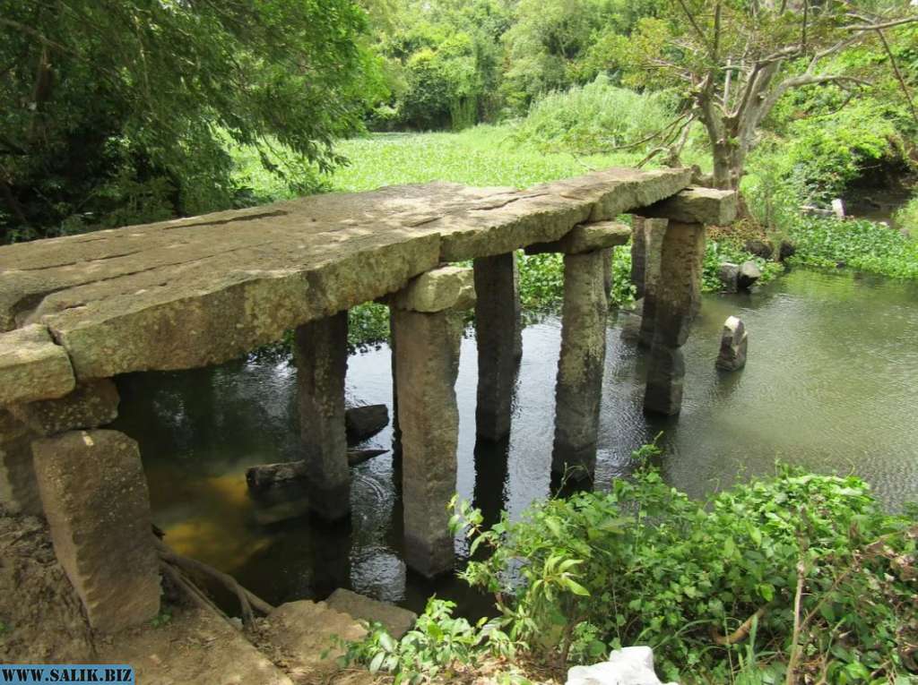         Древние каменные мосты Шри-Ланки. Построены на века				            