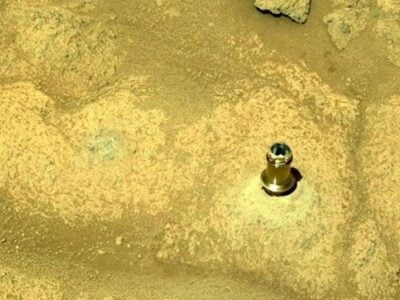 Торчащая из скалы на Марсе деталь удивила пользователей Сети 22 esrpic 610009cdc6d871