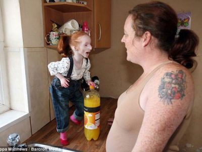 Самая маленькая в мире девочка идет в школу (фото) 23 Samaya malenkaya v mire devochka idet v shkolu