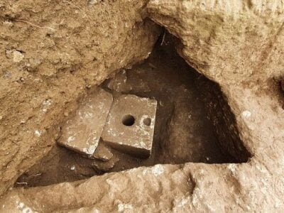Археологи в Израиле обнаружили 2700-летний туалет 20 esrpic 615d50a2d8be61