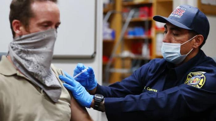 В США начали увольнять непривитых работников 18 06986678