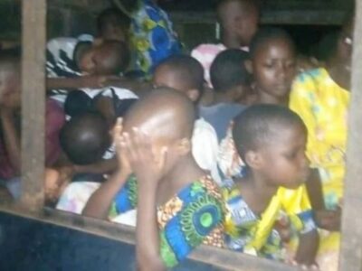 Десятки взрослых и детей спасли из подземелья секты в Нигерии 23 88425935