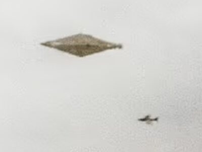 Сенсационное фото НЛО рядом с истребителем, засекреченное 32 года назад, впервые опубликовано 21 64960482