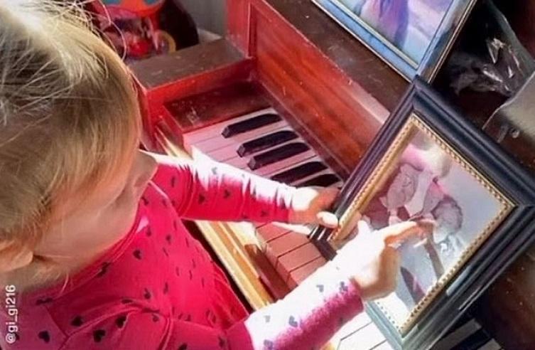 Двухлетняя девочка заявила, что прабабушка на фотографии это она 18 esrpic 6221eafc6e1fc1