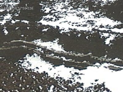 Растаявший лед в Антарктиде обнажил странную структуру, похожую на рукотворную дорогу 22 04123503