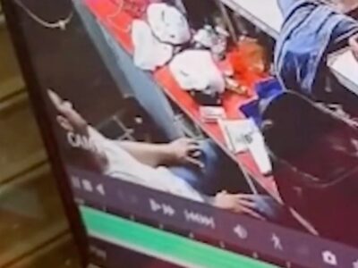 Заснято на камеру: Индийский тренер тренажерного зала внезапно умер от сердечного приступа, сидя на стуле (ВИДЕО) 21 09514412
