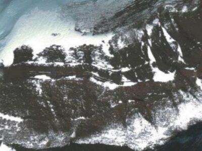 В Антарктиде тающие льды приоткрыли участок автодороги и мост 21 pic 15 03 2018 0739361