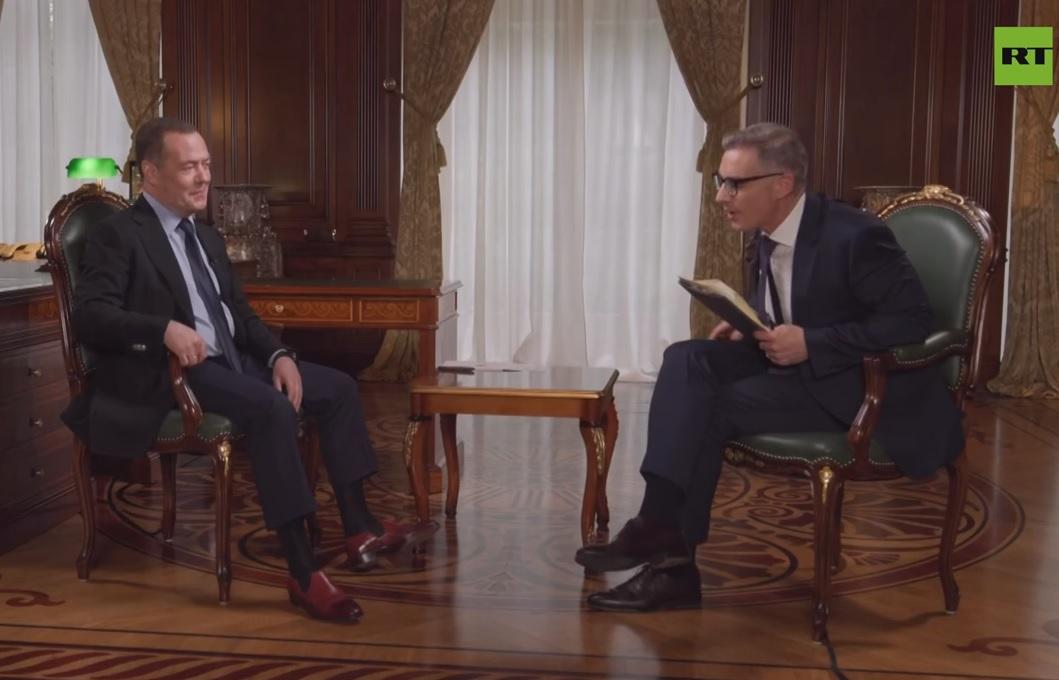 Дмитрий Медведев: «Инопланетяне среди нас? Пора проводить розыскные мероприятия!» 18 esrpic 67272abc1d7da1