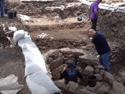 Недалеко от Иерусалима археологи нашли 9000-летнюю гробницу женщины-шаманки с шестью пальцами 27 esrpic 67aac8956e8b11