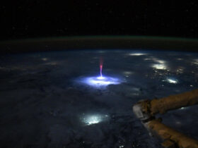 Джет: Тайна Гигантской Молнии в Верхней Атмосфере | Ufospace.net 14 s65903966